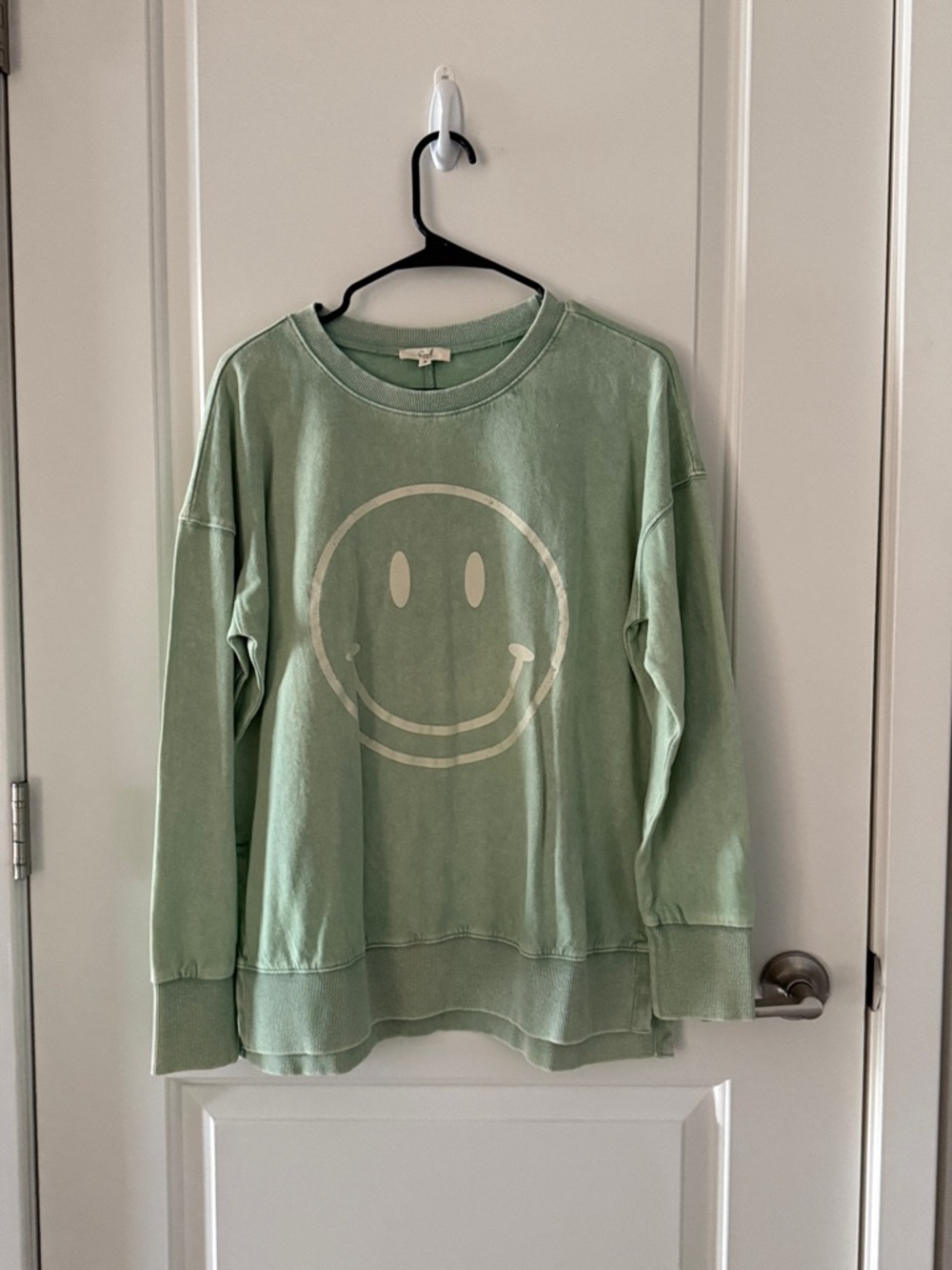 easel Mint Green Smiley Graphic Crewneck Sweatshirt